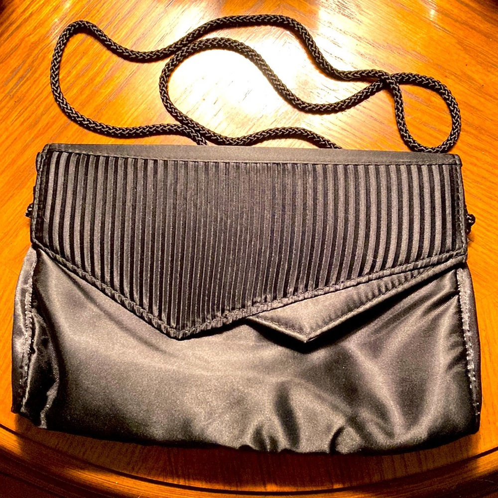 Small Black Vertical Stripe Pattern Bag Purse Crossbody